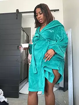 Snapshot of CurvyDesire1 chatting on 05.22.26 CurvyDesire1 online show from 05.22.26