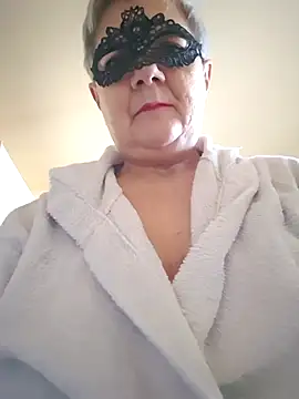 Snapshot of simona60 chatting on 10.26.25 simona60 online show from 10.26.25