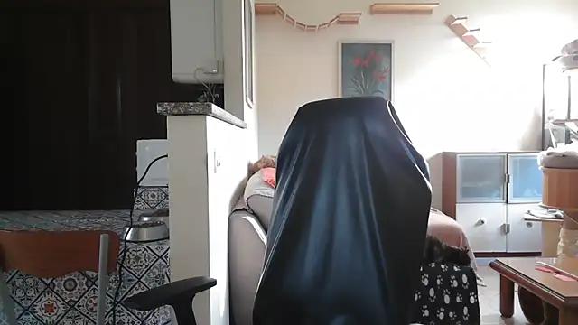 Snapshot of simona60 chatting on 10.27.25 simona60 online show from 10.27.25