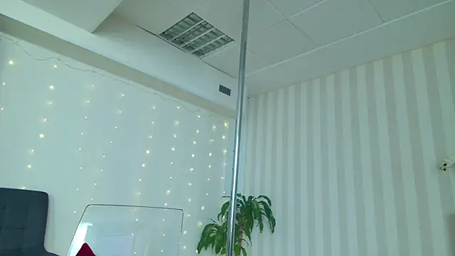 girl nextd00r online show from 02.07.25