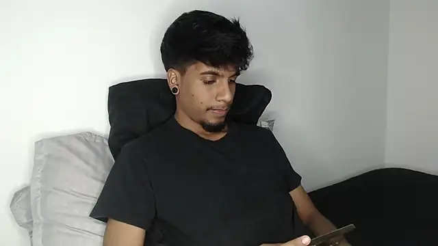 Snapshot of stevenosori chatting on 09.19.25 stevenosori online show from 09.19.25