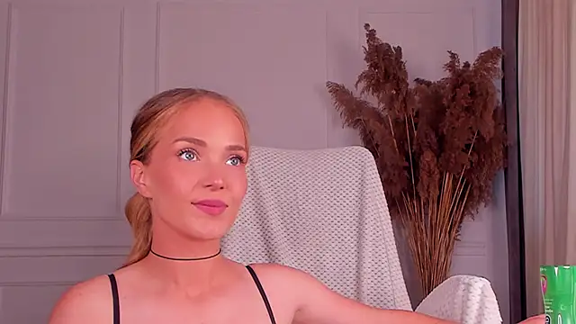 Snapshot of daisyd001 chatting on 06.23.26 daisyd001 online show from 06.23.26