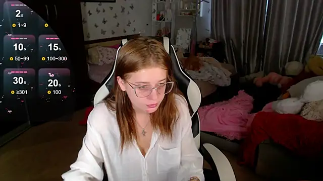 Snapshot of Kira_honeyy chatting on 04.12.26 Kira honeyy online show from 04.12.26