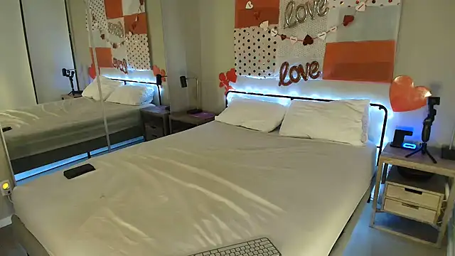 MikyFoxx online show from 02.18.25