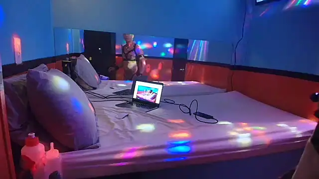 MikyFoxx online show from 03.16.25