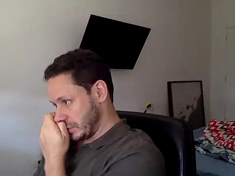 Snapshot of FelipeRiver chatting on 10.17.25 FelipeRiver online show from 10.17.25