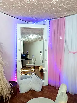 Snapshot of zullyxhot chatting on 10.15.25 zullyxhot online show from 10.15.25