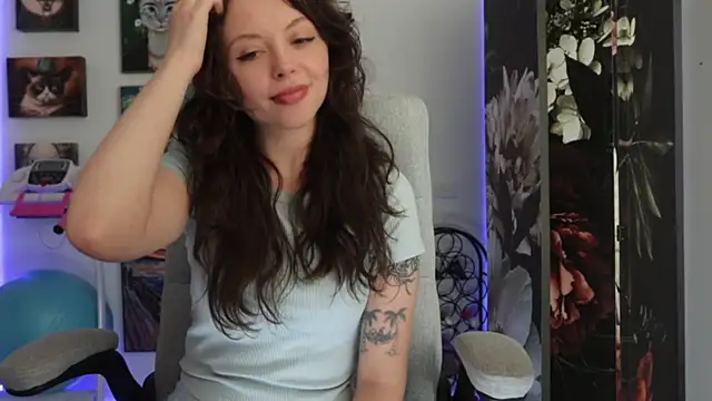 Snapshot of makiyahbelle chatting on 01.05.25 makiyahbelle online show from 01.05.25