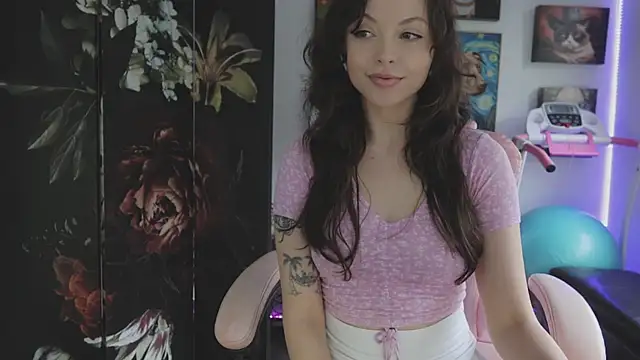 Snapshot of makiyahbelle chatting on 12.16.25 makiyahbelle online show from 12.16.25