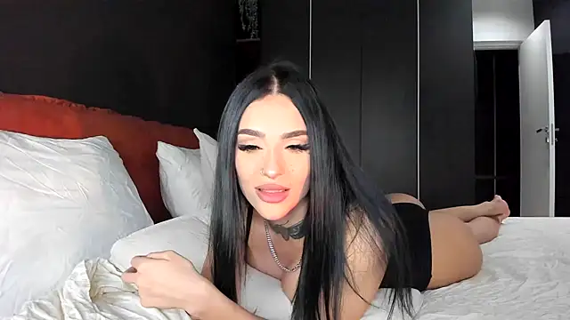 Snapshot of AshleyCums chatting on 12.14.24 AshleyCums online show from 12.14.24