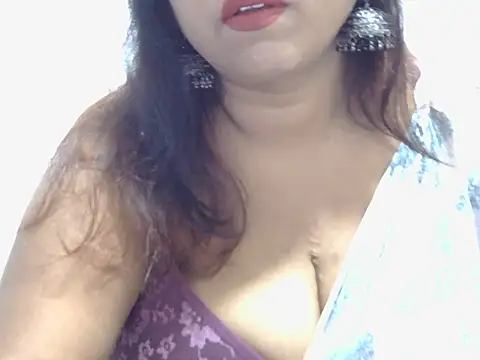 Snapshot of ROSEE_MERRYYYY chatting on 06.08.26 ROSEE MERRYYYY online show from 06.08.26