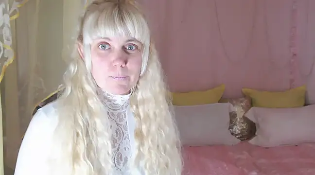 SunnySylvia online show from 12.12.24