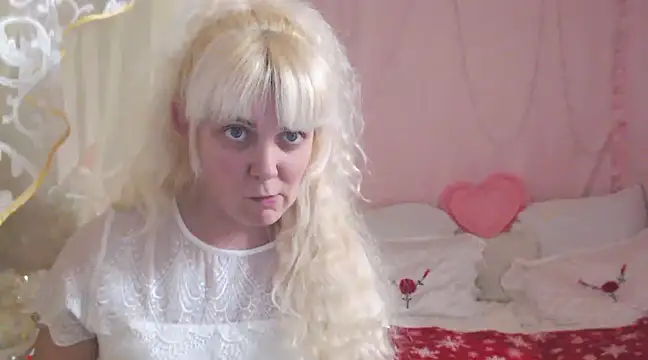 SunnySylvia online show from 01.05.25