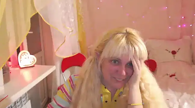 SunnySylvia online show from 03.18.25