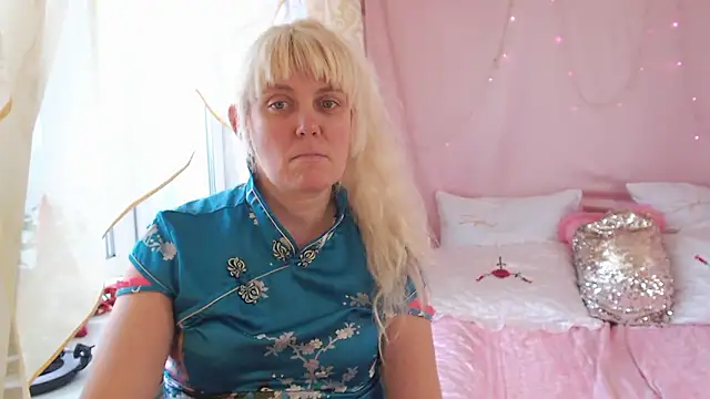 SunnySylvia online show from 01.18.26