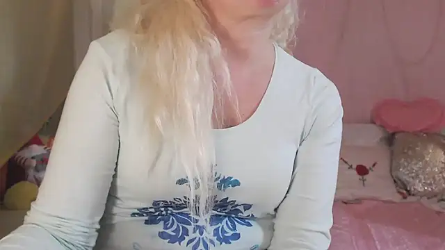 SunnySylvia online show from 02.06.26