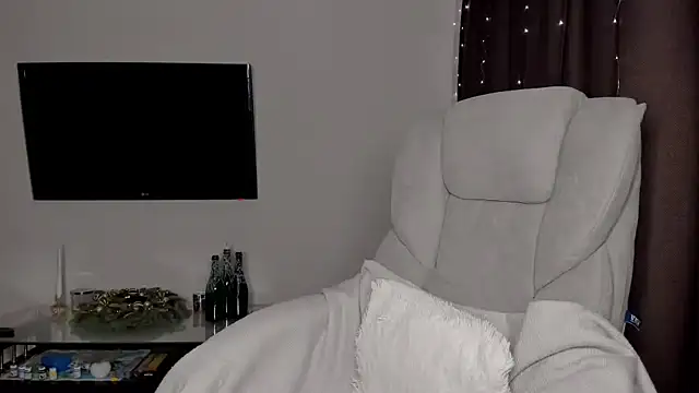 SeasonalSomeone online show from 12.19.24