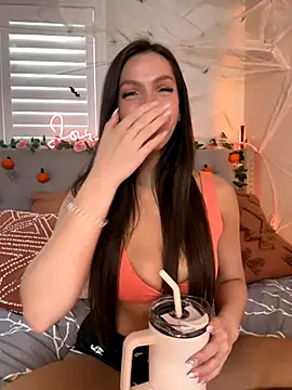 Snapshot of JordanXo chatting on 10.24.25 JordanXo online show from 10.24.25