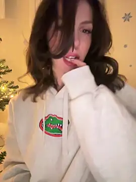 Snapshot of JordanXo chatting on 12.13.25 JordanXo online show from 12.13.25