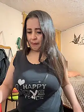 Snapshot of latinfemale chatting on 06.25.26 latinfemale online show from 06.25.26