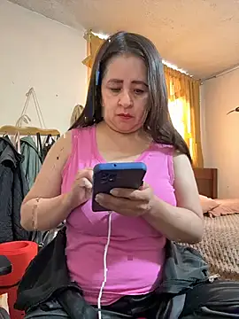 Snapshot of latinfemale chatting on 07.10.26 latinfemale online show from 07.10.26
