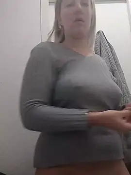 Snapshot of Mllesha74000 chatting on 12.04.24 Mllesha74000 online show from 12.04.24