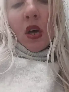 Snapshot of Mllesha74000 chatting on 02.13.25 Mllesha74000 online show from 02.13.25