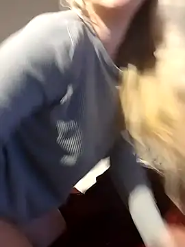 Snapshot of Mllesha74000 chatting on 03.22.25 Mllesha74000 online show from 03.22.25