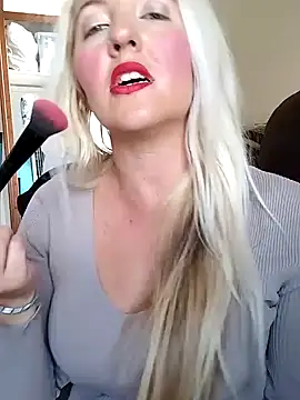 Snapshot of Mllesha74000 chatting on 09.27.25 Mllesha74000 online show from 09.27.25