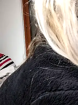 Snapshot of Mllesha74000 chatting on 10.12.25 Mllesha74000 online show from 10.12.25