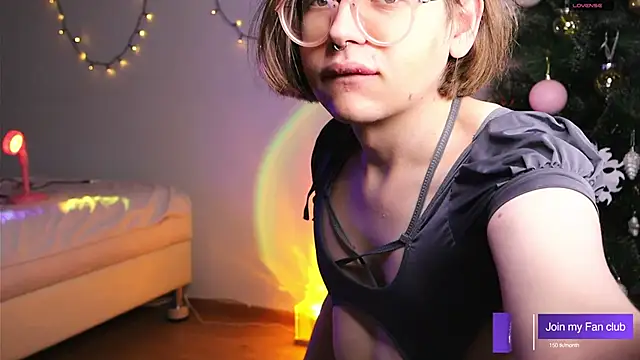 aesthetic boyy online show from 12.11.24