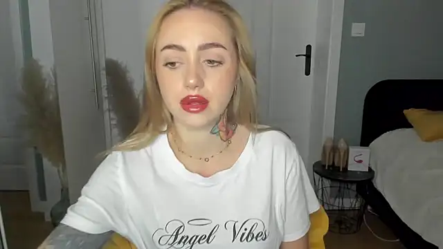 sexyCoralie online show from 05.05.26