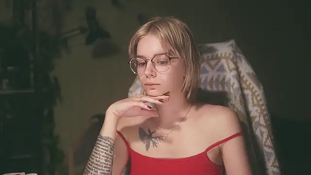 Snapshot of alyssa_sweet chatting on 06.18.26 alyssa sweet online show from 06.18.26