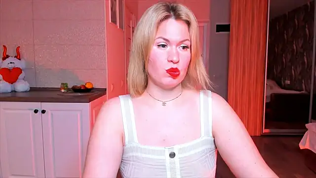 HotTiffani online show from 11.07.25