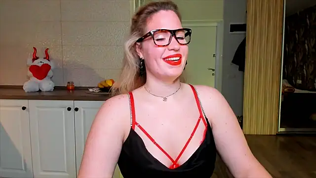 HotTiffani online show from 11.24.25