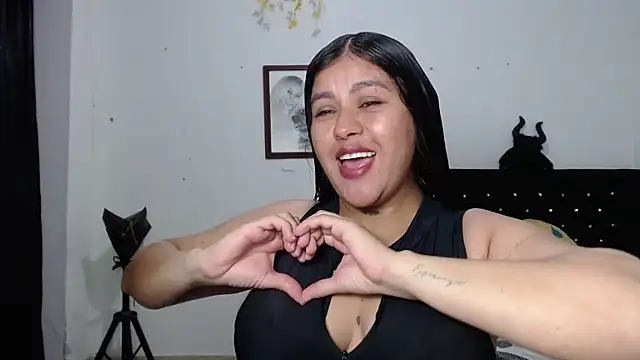 Snapshot of venuz_mendoza20 chatting on 11.05.25 venuz mendoza20 online show from 11.05.25