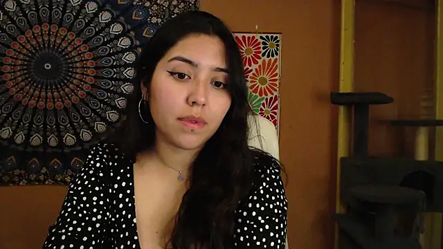 Snapshot of IntimateTales chatting on 12.01.24 IntimateTales online show from 12.01.24