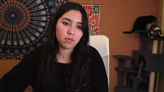 Snapshot of IntimateTales chatting on 12.18.24 IntimateTales online show from 12.18.24