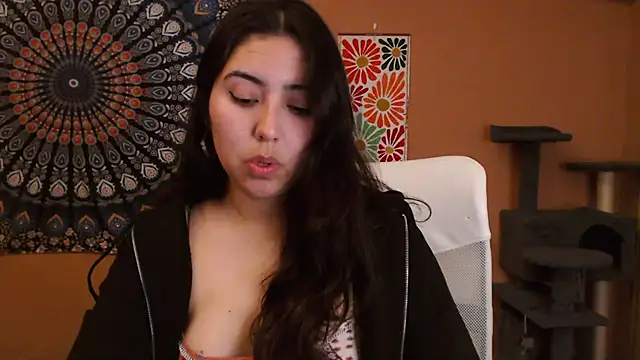 Snapshot of IntimateTales chatting on 02.07.25 IntimateTales online show from 02.07.25