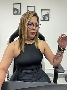 Snapshot of KellyBrooklyn_ chatting on 03.18.25 KellyBrooklyn online show from 03.18.25