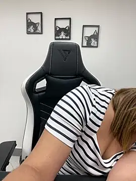 Snapshot of KellyBrooklyn_ chatting on 03.20.25 KellyBrooklyn online show from 03.20.25