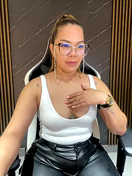 Snapshot of KellyBrooklyn_ chatting on 09.13.25 KellyBrooklyn online show from 09.13.25