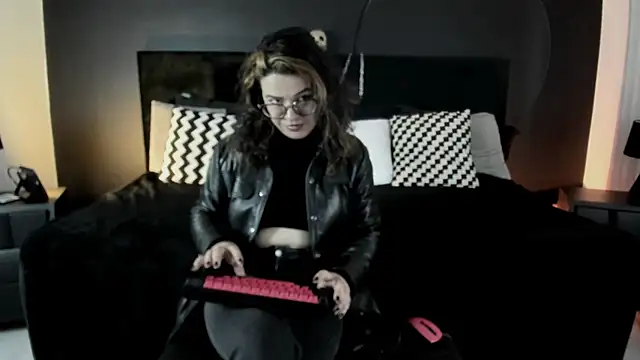  Jade 16 online show from 07.30.26