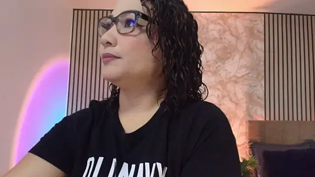 Snapshot of JuliRamirez chatting on 07.06.26 JuliRamirez online show from 07.06.26