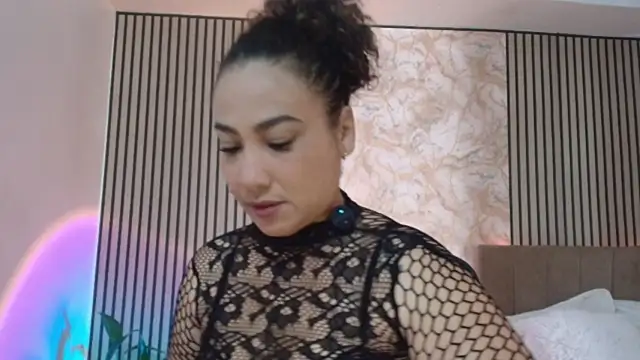 Snapshot of JuliRamirez chatting on 07.23.26 JuliRamirez online show from 07.23.26