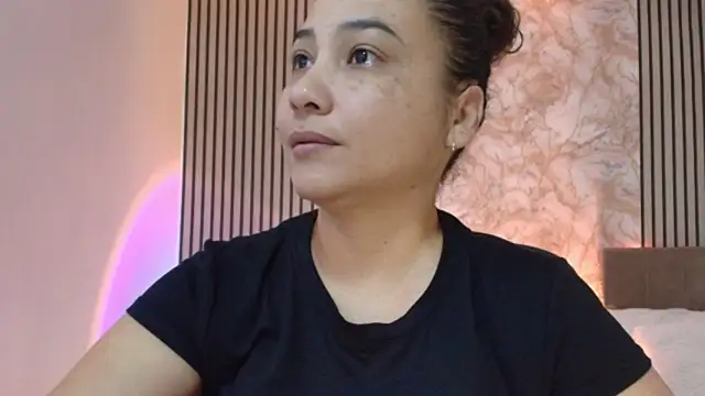Snapshot of JuliRamirez chatting on 08.03.26 JuliRamirez online show from 08.03.26