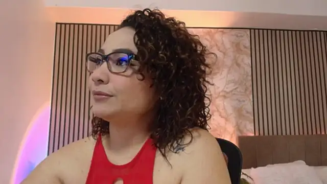 Snapshot of JuliRamirez chatting on 08.05.26 JuliRamirez online show from 08.05.26