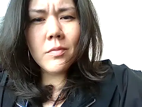 Snapshot of missemi chatting on 02.19.25 missemi online show from 02.19.25