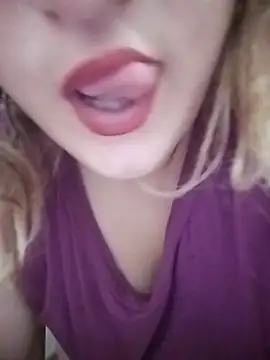 Snapshot of SWEETLUNA077 chatting on 09.15.25 SWEETLUNA077 online show from 09.15.25