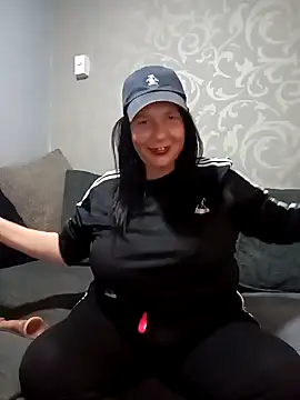 Leanne43 online show from 02.18.25